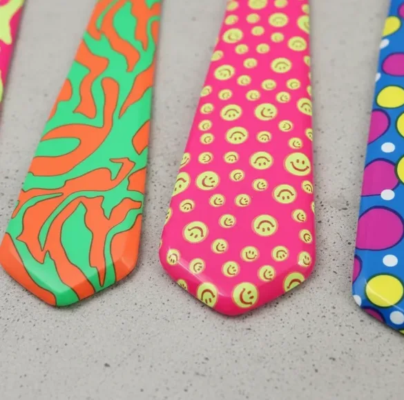 corbatas-moños-fluo-estampado